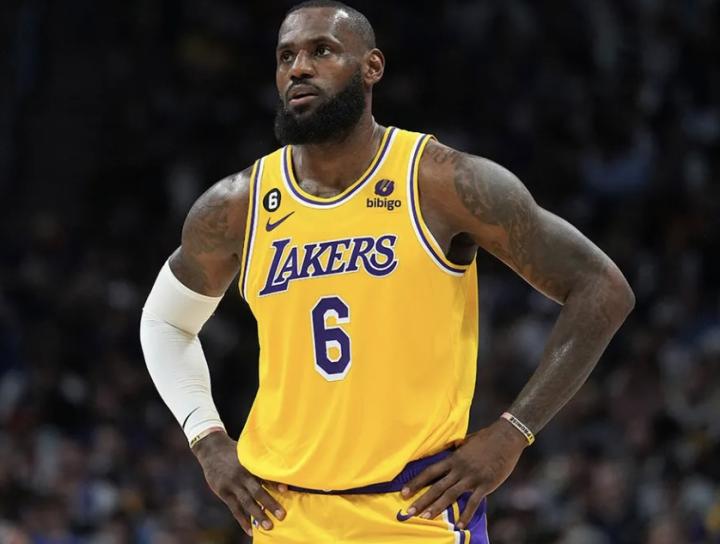  考辛斯挺身而出，力挺詹姆斯；湖人未来虽重要，传奇不容贬低。 体育新闻 考辛斯挺身而出，力挺詹姆斯；湖人未来虽重要，传奇不容贬低。 体育新闻