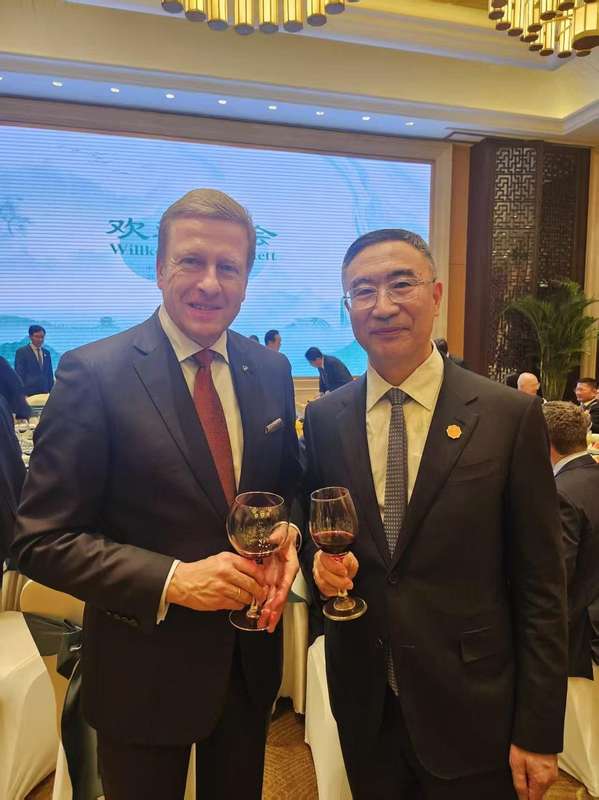  杭州午宴上的中德对话；零跑与宝马高层深度交流，产业融合新信号。 汽车科技