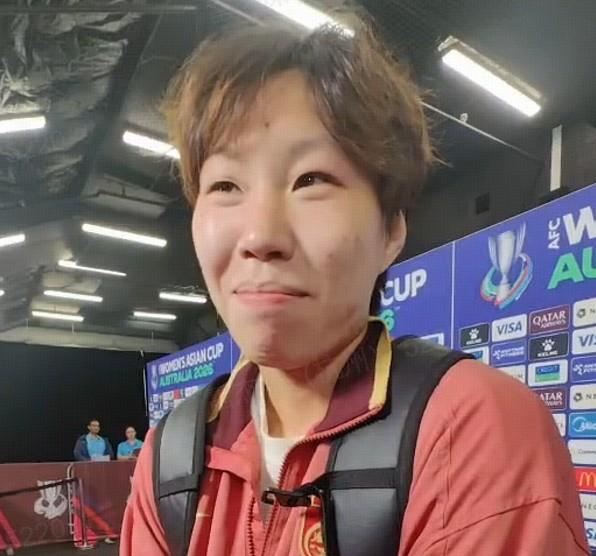  邵子钦点球建功，中国女足完胜乌兹别克斯坦；提前锁定八强席位 体育新闻 邵子钦点球建功，中国女足完胜乌兹别克斯坦；提前锁定八强席位 体育新闻