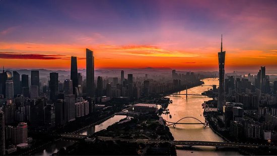  广州马场一期地块高价落锤，越秀地产强势胜出；土地市场分化加剧，核心价值持续凸显。 房产家居