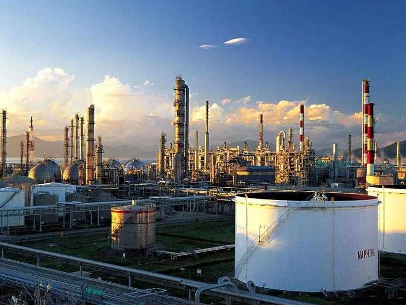 油价显著上涨背景下，PPI出现转正迹象；上游行业面临成本挑战，中下游利润分化加剧。