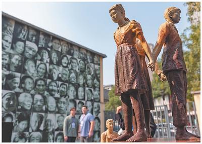  日本战后体制渐趋松动；新型军国主义悄然抬头。地区安全面临严峻考验 新闻 日本战后体制渐趋松动；新型军国主义悄然抬头。地区安全面临严峻考验 新闻 日本战后体制渐趋松动；新型军国主义悄然抬头。地区安全面临严峻考验 新闻