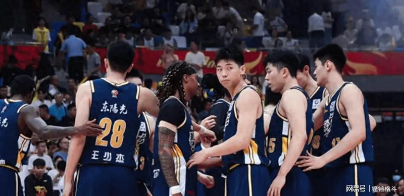 广东男篮复盘资料包：团队篮球与战术执行的深度解析