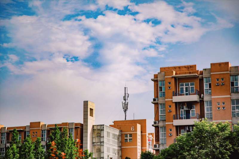  摒弃名校光环的盲目崇拜：硬核技术积累才是区域发展的唯一通行证 IT技术