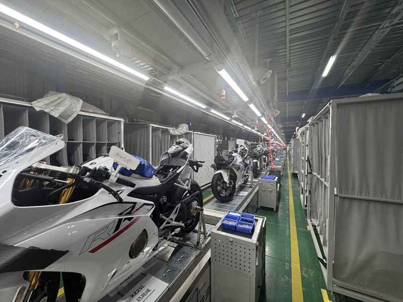  从蒙眼装机到世界冠军：技术极客张雪的二十年破壁之路 体育新闻