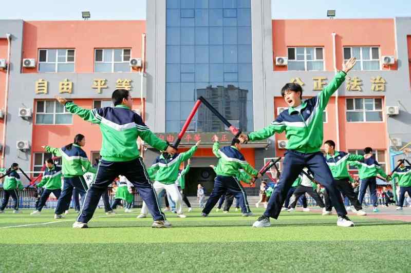  【深度解析】从龙腾狮跃到伞韵逐梦：辛集校园传统文化表演的幕后技术全揭秘 体育新闻