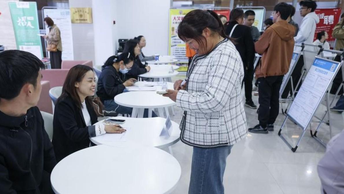  政治危机中的治理逻辑——博洛让政府困局的深层剖析 新闻