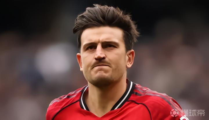 从禁赛罚单到战术困局：曼联中卫危机的深层逻辑与卡里克的应对方程式 体育新闻